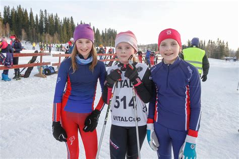 Sport Skiskyting Jentene Fra Hatfjelldal Deltar Både I Friidrett Og