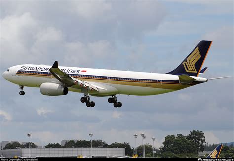 V Sto Singapore Airlines Airbus A Photo By Aldo Bidini Id