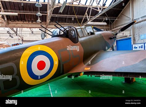 Una Réplica Del Boulton Paul Defiant Que Era Un Interceptor Británico Que Sirvió Como Un