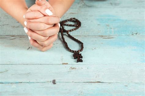 Premium Photo Prayer Woman Holding Cross