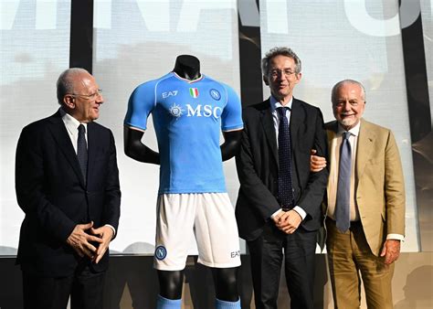 Ssc Napoli Svelata La Nuova Maglia Di Gioco De Laurentiis Il