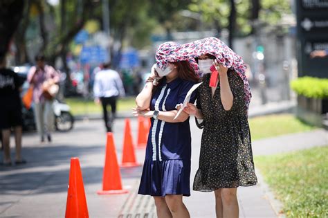 Nắng nóng đỉnh điểm ở TP HCM Nơi nào gay gắt nhất trong ngày làm việc