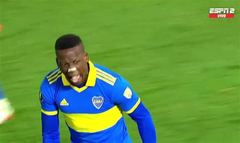 Luis Adv Ncula Anot Un Golazo Al Ngulo Y El Para Boca Juniors