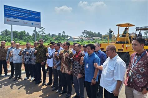 Sinar Mas Land Dan Chandra Asri Bangun Jalan Aspal Limbah Plastik