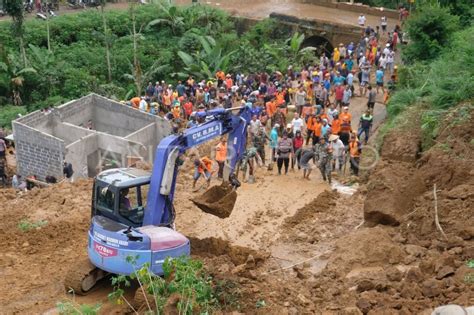 Tanah Longsor Di Wonosobo Antara Foto