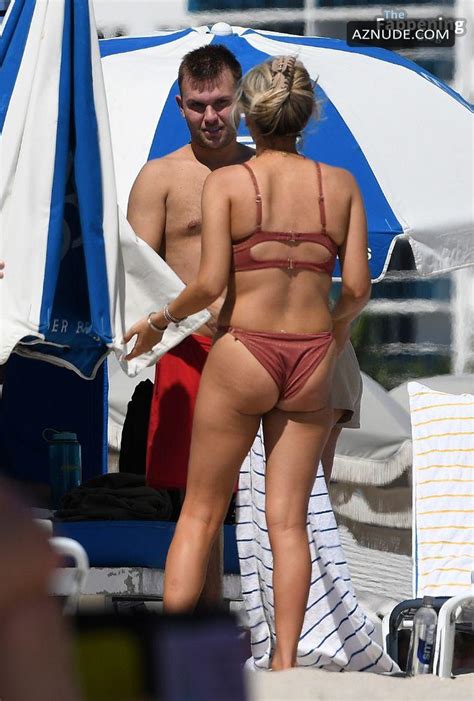 Emmy Medders Sexy Seen With Chase Chrisley Enjoying A Day At The Beach