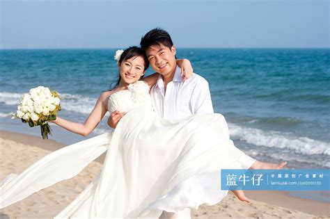 海滩浪漫婚纱情侣 蓝牛仔影像 中国原创广告影像素材