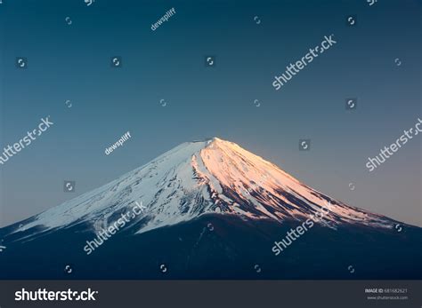 Close Mount Fuji Lake Kawaguchi Side Stock Photo 681682621 | Shutterstock