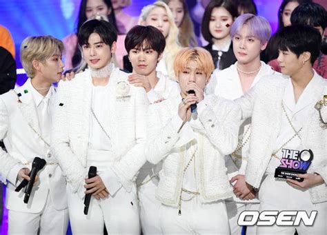 사진 아스트로데뷔 후 첫 1위 눈물 펑펑 조선일보