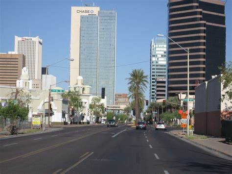 Chase Tower Downtown Phoenix In The Middle Of The Road M Flickr