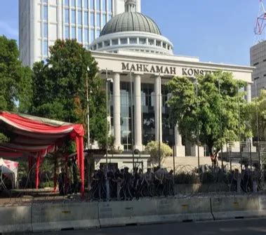 Mk Tolak Uji Masa Jabatan Ketum Parpol Tahun Ini Pertimbangannya