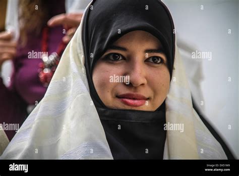 Tunisian Woman Wearing Hi Res Stock Photography And Images Alamy