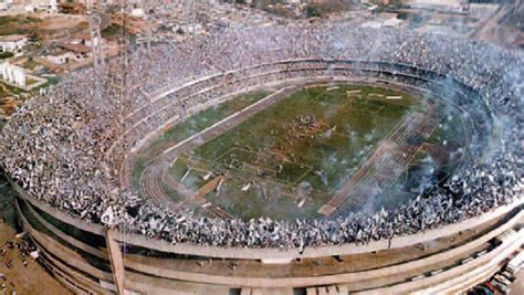 Há 44 anos a torcida do Corinthians quebrava o recorde de público do