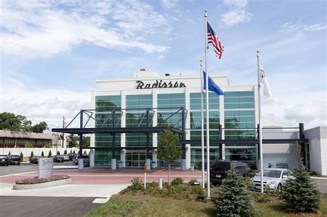 RADISSON HOTEL MENOMONEE FALLS $89 ($̶1̶0̶4̶) - Prices & Reviews - WI ...