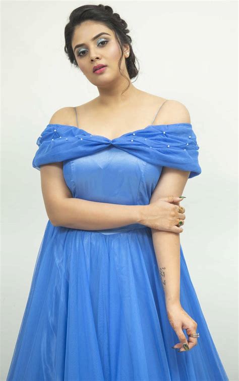 Sreemukhi Hot Photos Pics New Images HD Wallpapers