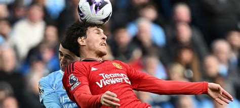 Manchester United Defender Victor Lindelof Back In Full Training Man