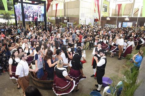 Festa Da Uva Ter Tradu O Em Libras E A O De Sustentabilidade