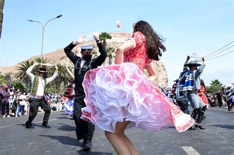 Desfile por las Glorias Navales regresa tras 2 años