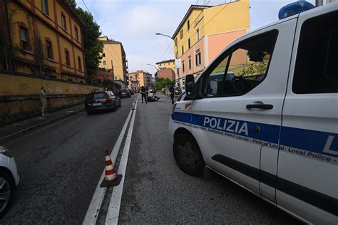 Incidente oggi a Bologna perde il controllo della moto è gravissimo