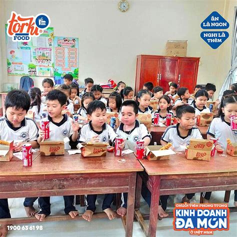 Gần trường học nên kinh doanh gì Bật mí ngành hàng hot Torki Food
