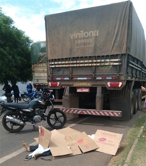 Motociclista colide na traseira de caminhão e morre em Oeiras Polícia