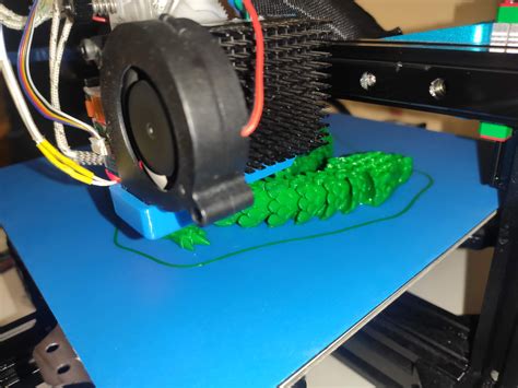 На волне модельки дракона (PLA: FDplast, my3D.art) без усов =)