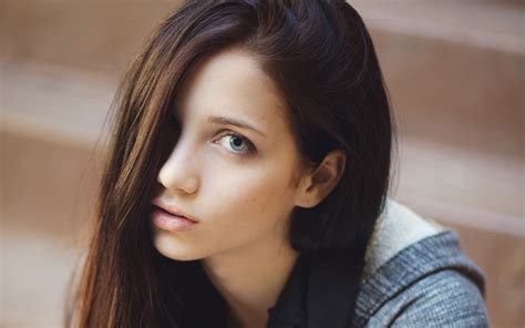 Emily Rudd Eyes