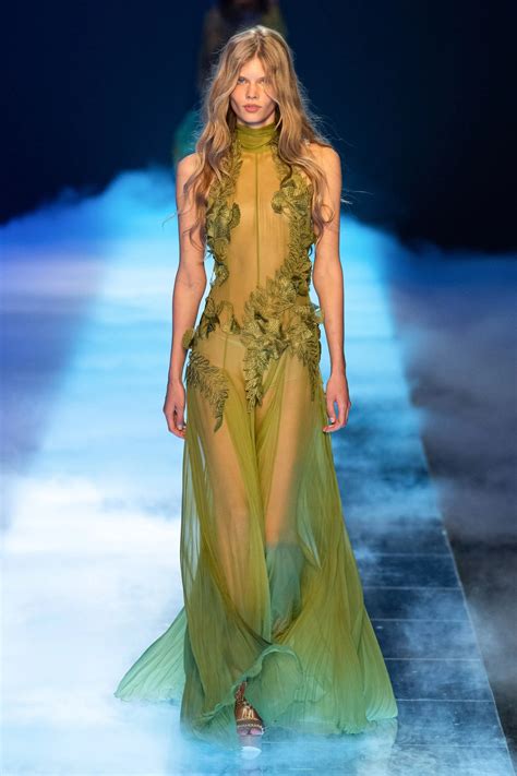 C Mo Llevar Vestidos Transparentes En Primavera Verano Vogue