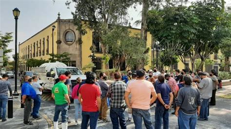 Comerciantes Y Vecinos En Zapopan Se Inconforman Por Bolardos En El Centro