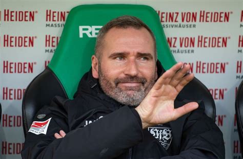 VfB Stuttgart Diskutiert Zukunft Von Trainer Walter