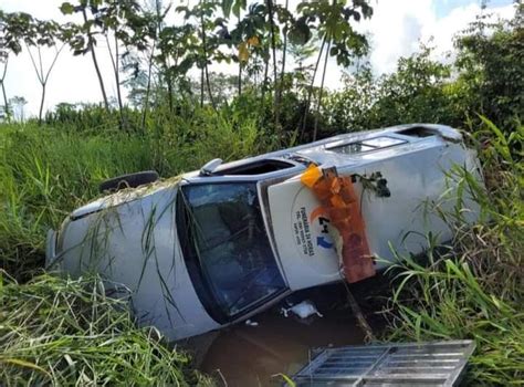 Acre Carro De Funer Ria Que Leva Corpo De Falecido Para Xapuri Tomba