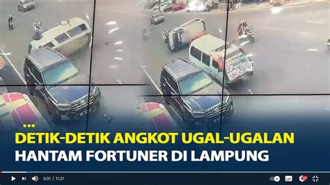 Detik Detik Angkot Ugal Ugalan Hantam Fortuner Di Bandar Lampung Youtube