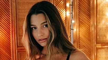 Julia Wieniawa poleciała na wakacje Eksponuje swe kształty w skąpym bikini wartym prawie