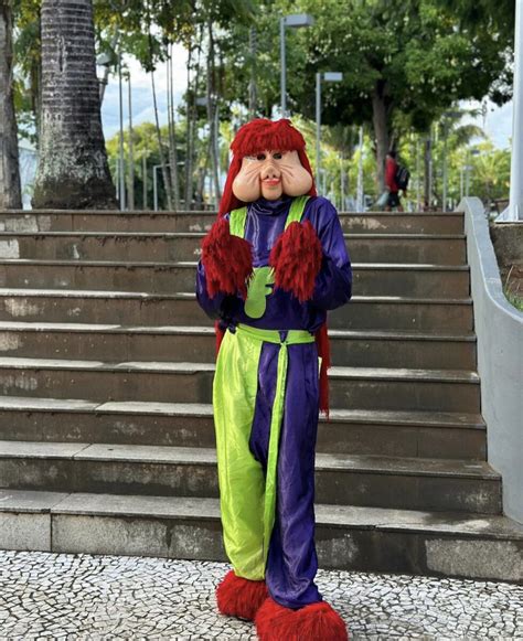 Homem Aranha Chaves e Fofão Carreta da Alegria agita ruas de Rio