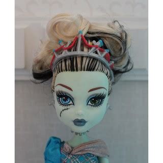 Boneca Monster High Frankie Stein Scarily Ever After As Threadarella