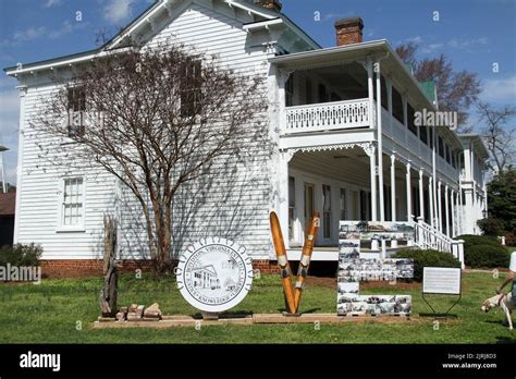 Boydton Va Usa Love Sign On The Grounds Of The Boyd Tavern B 1785