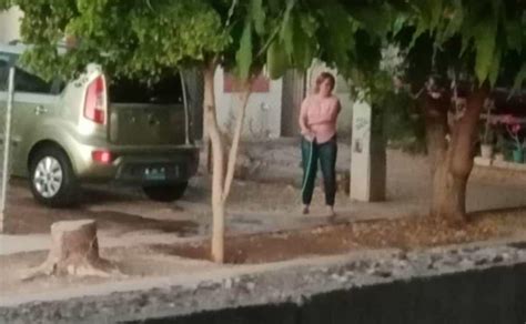 En Plena Sequ A Captan A Mujer Lavando Su Coche Con Manguera En Los