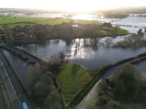 In pictures: Shrewsbury floodwaters on the rise | Shropshire Star