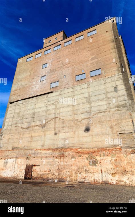 Tall Concrete Derelict Building By The Waterfront In Ipswich In An