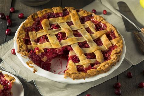 Aromatische Linzer Torte Mit Preiselbeeren Birnen Und Gew Rzen