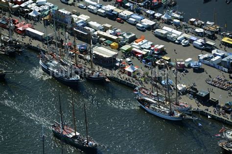 Rostock Aus Der Vogelperspektive Segelschiffe Der Maritimen Hanse Sail