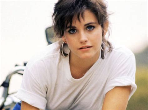 19 Unseen Photos of Courteney Cox Young - ZestVine - 2025