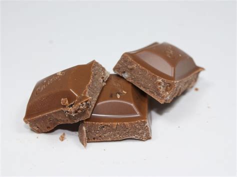 Cadbury Dairy Milk Hot Cross Bun Chocolate Bar Review 110g