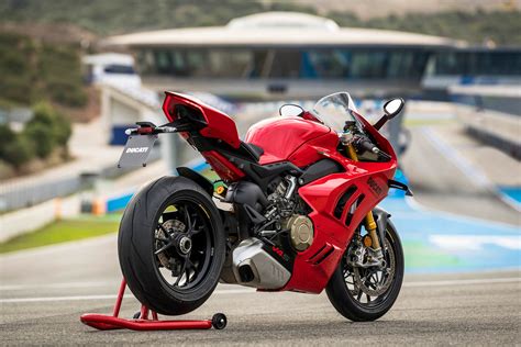 2023 Ducati Panigale V4 And V4 S First Look 7 Fast Facts