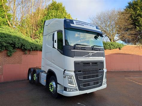 Used 2020 VOLVO FH 500bhp GLOBETROTTER CAB 6X2 MID LIFT PUSHER For Sale