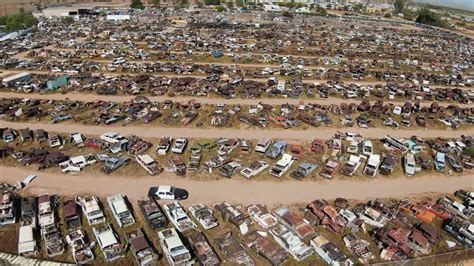 Over 10000 Classic American Cars Are Resting In This Arizona Junkyard