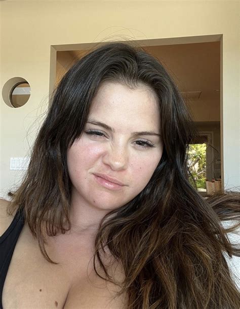 Selena Gomez Publie Un Selfie Delle Totalement Au Naturel Et Cest