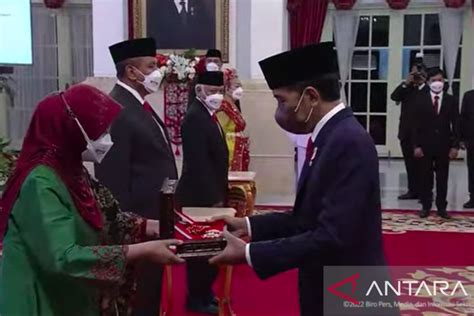 Anugerah Tanda Kehormatan Ri Di Istana Negara Antara News Kalimantan