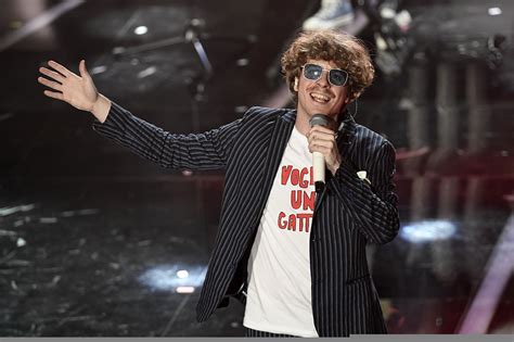 Sanremo Ecco I Look Dei Cantanti In Gara Promossi E Bocciati