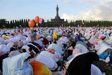 Millones De Musulmanes Celebran El Fin Del Ramadán En Indonesia Fotos